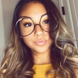 Meet your Posher, Nayomi